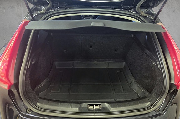 Volvo V40 Cross Country 13 of 19