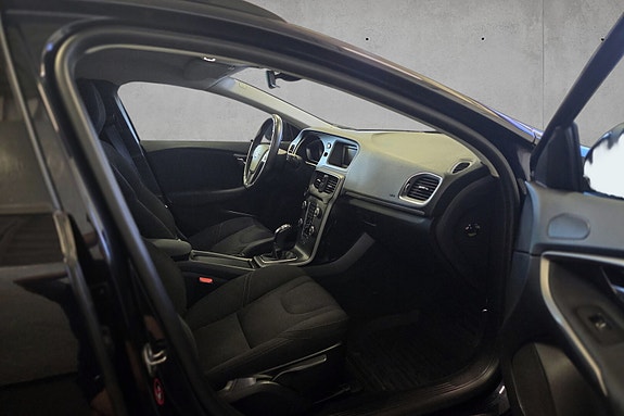 Volvo V40 Cross Country 15 of 19