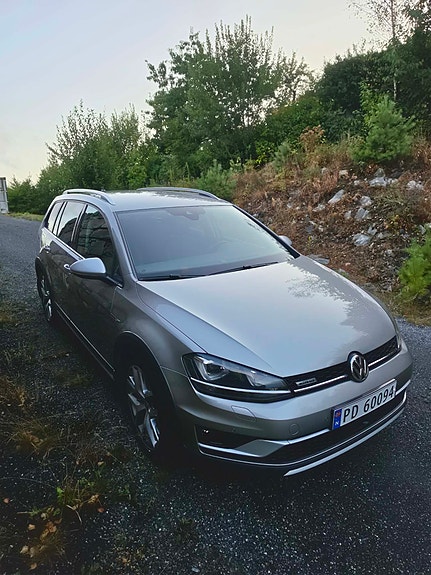 Volkswagen Golf Alltrack 2 of 14