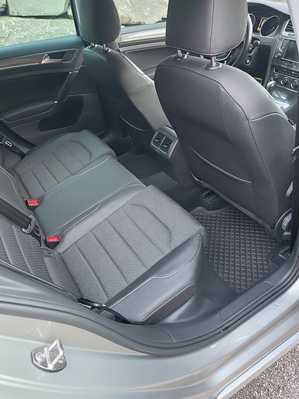Volkswagen Golf Alltrack 10 of 14