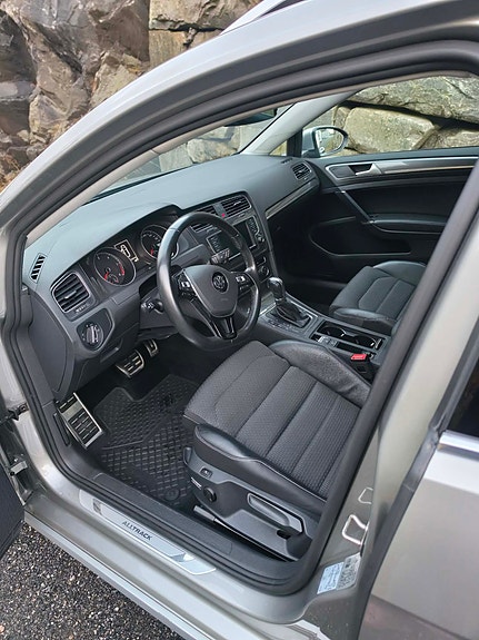 Volkswagen Golf Alltrack 11 of 14