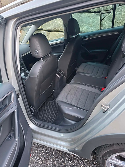 Volkswagen Golf Alltrack 9 of 14