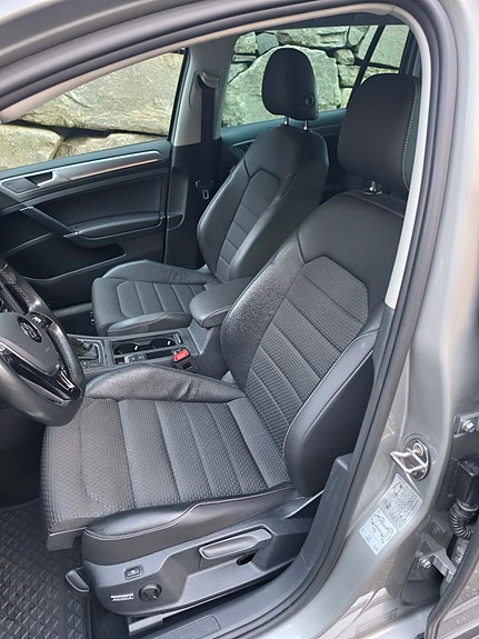 Volkswagen Golf Alltrack 12 of 14