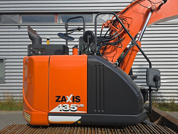 Hitachi ZX135US-6 13 of 27