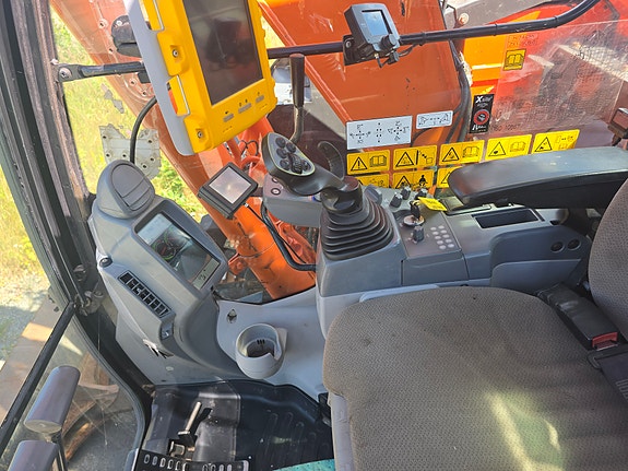 Hitachi ZX135US-6 23 of 27