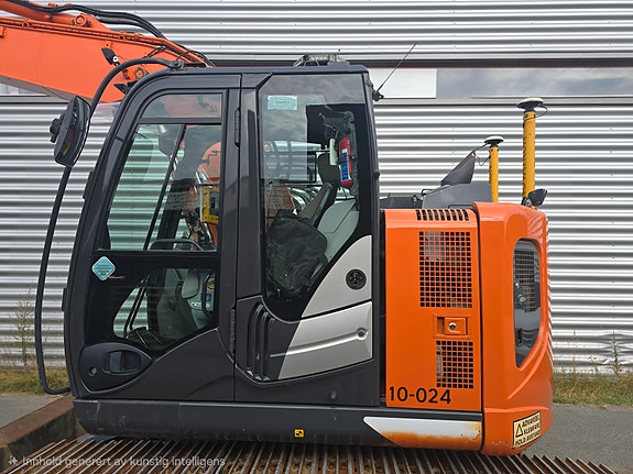 Hitachi ZX135US-6 4 of 27