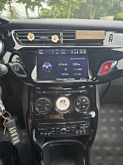 Citroen DS3 8 of 12
