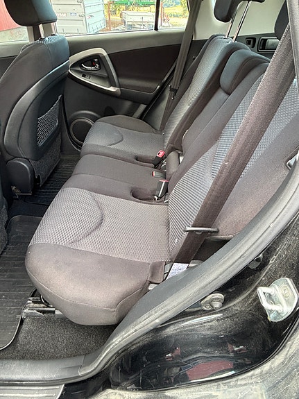 Toyota RAV4 11 of 16