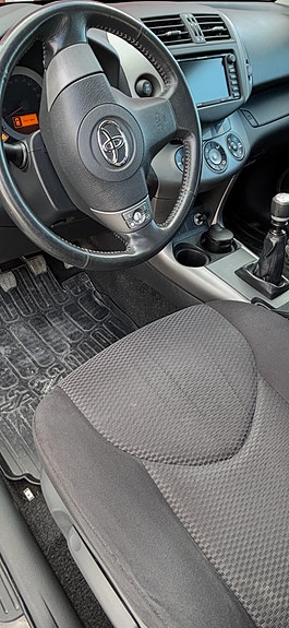 Toyota RAV4 13 of 16