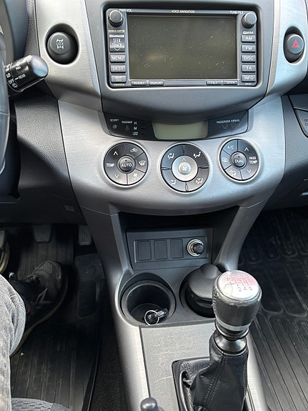 Toyota RAV4 9 of 16
