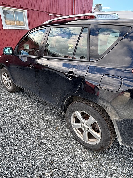 Toyota RAV4 2 of 16