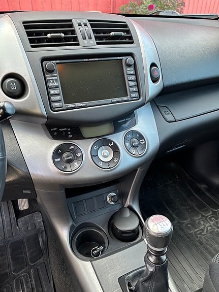Toyota RAV4 7 of 16