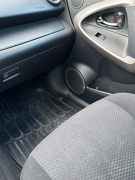 Toyota RAV4 8 of 16
