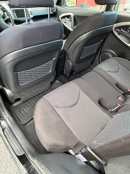Toyota RAV4 10 of 16