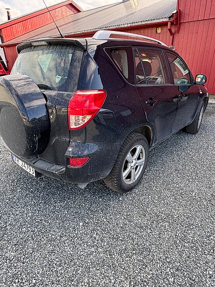 Toyota RAV4 3 of 16