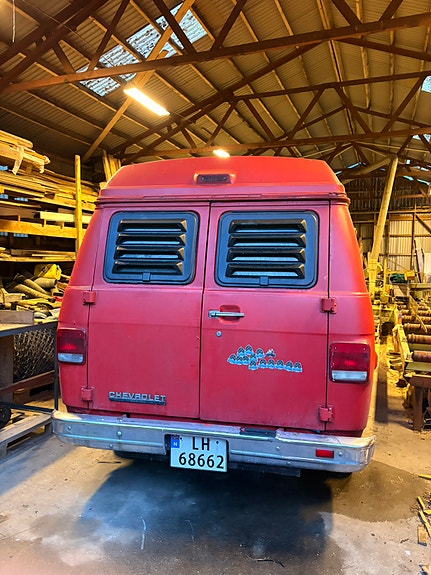 Chevrolet G30 4 of 16