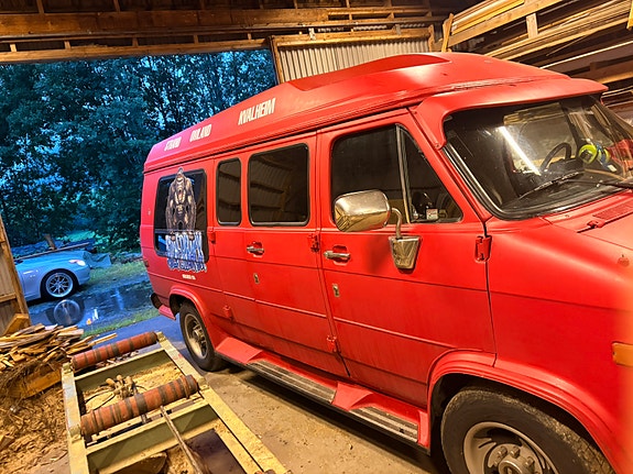 Chevrolet G30 2 of 16