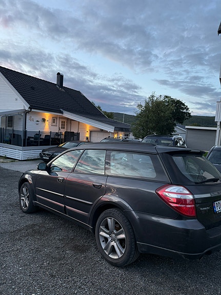 Subaru Legacy 3 of 8
