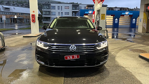 Volkswagen Passat 3 of 30