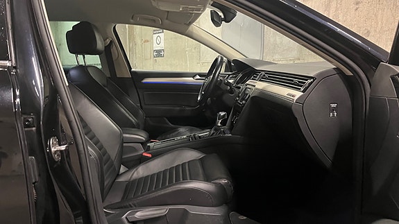 Volkswagen Passat 14 of 30
