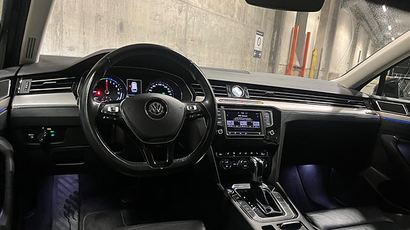 Volkswagen Passat 11 of 30