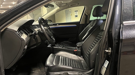 Volkswagen Passat 12 of 30