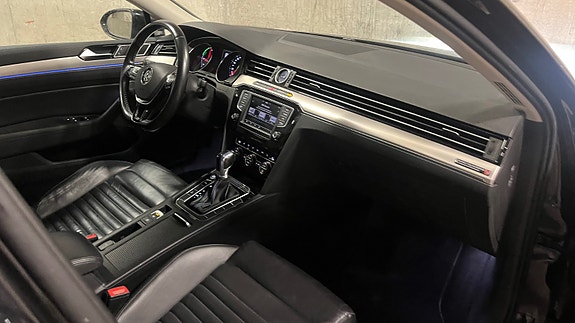 Volkswagen Passat 15 of 30