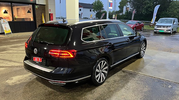 Volkswagen Passat 7 of 30