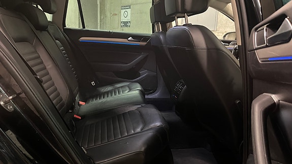Volkswagen Passat 18 of 30