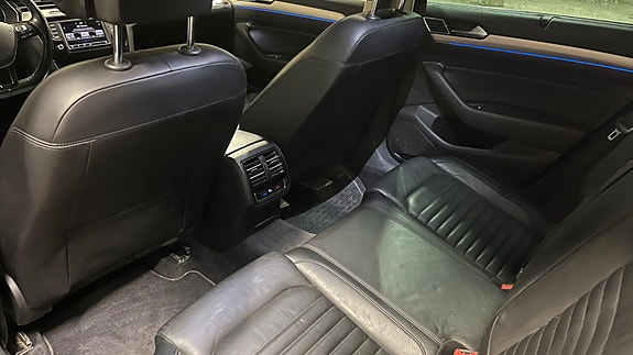 Volkswagen Passat 17 of 30