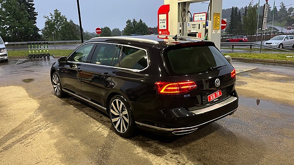 Volkswagen Passat 5 of 30