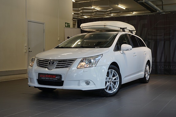 Toyota Avensis 2 of 5