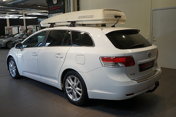 Toyota Avensis 4 of 5