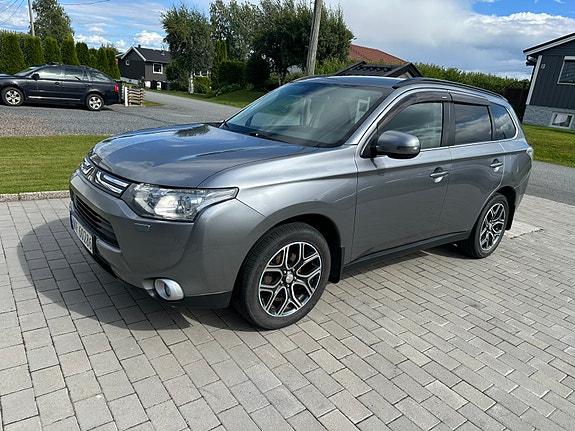 Mitsubishi Outlander 2 of 5