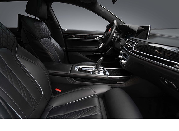 BMW 750d 30 of 30