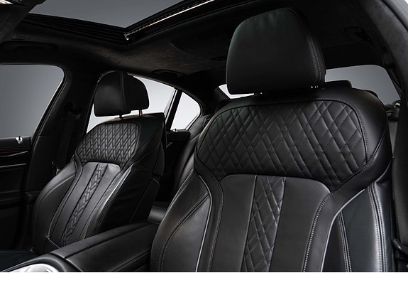 BMW 750d 28 of 30