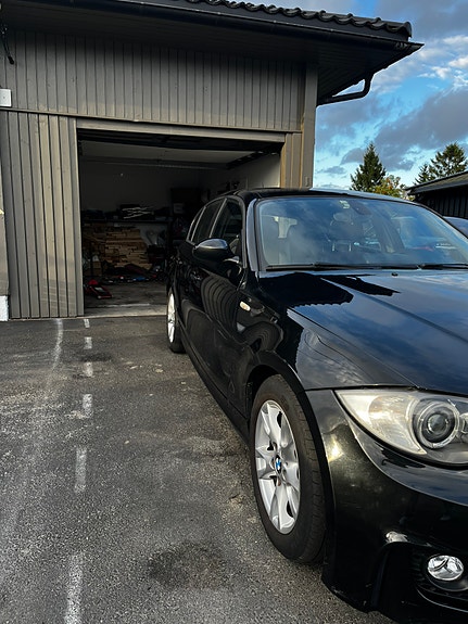 BMW 116i 3 of 5