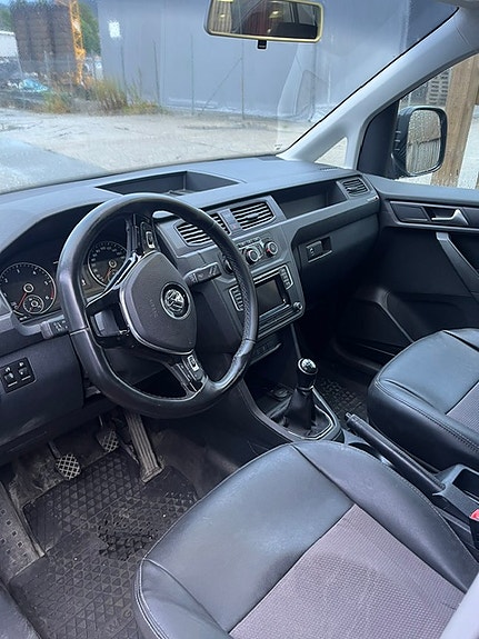 Volkswagen Caddy Maxi 3 of 5