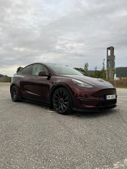 Tesla Model Y 7 of 14