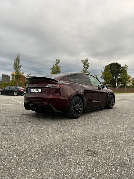 Tesla Model Y 4 of 14