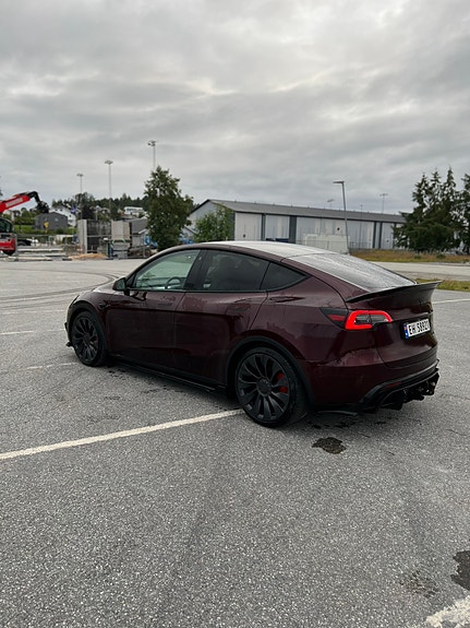 Tesla Model Y 2 of 14