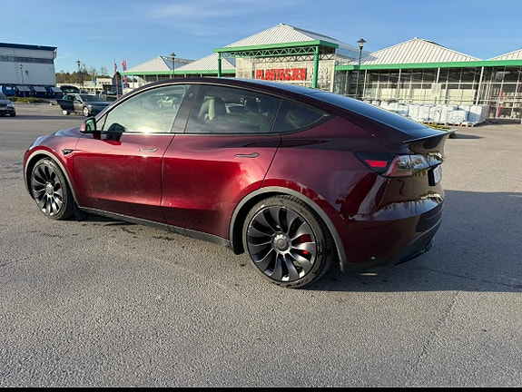 Tesla Model Y 8 of 14