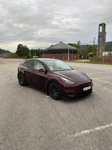 Tesla Model Y 6 of 14