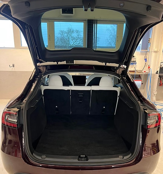 Tesla Model Y 14 of 14
