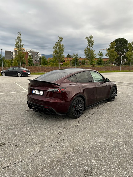 Tesla Model Y 5 of 14