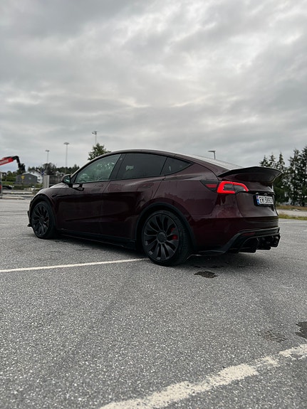 Tesla Model Y 3 of 14