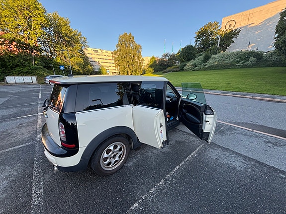 MINI Clubman One 2 of 23