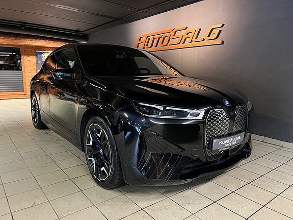 BMW iX 2 of 29