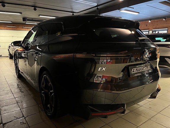 BMW iX 13 of 29