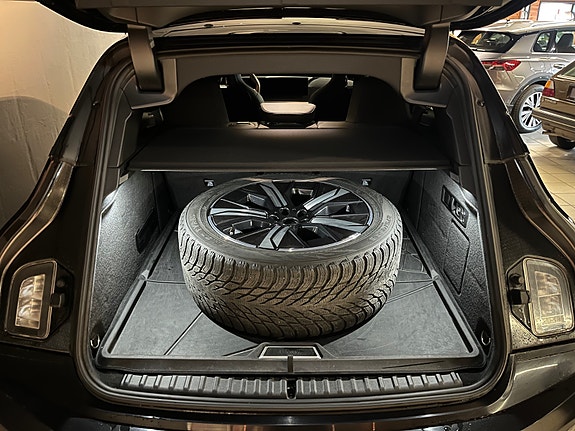 BMW iX 14 of 29